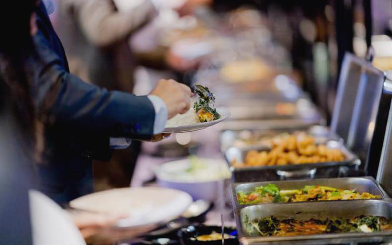 Co powinieneś wiedzieć o wyborze Cateringu na event?