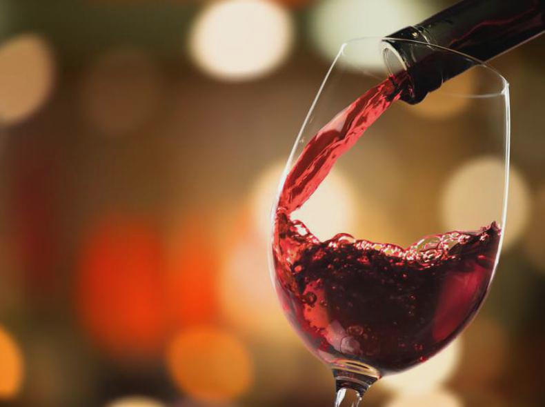 Przewodnik po zamawianiu wina w restauracji: Co powiedzieć, jak pić i jakie wina zamówić?